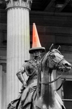 Wellington in front of Glasgow's Museum of Modern Art